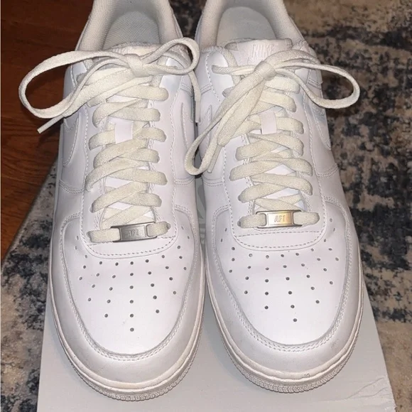 White Nike Air Force 1’s - Picture 1 of 5
